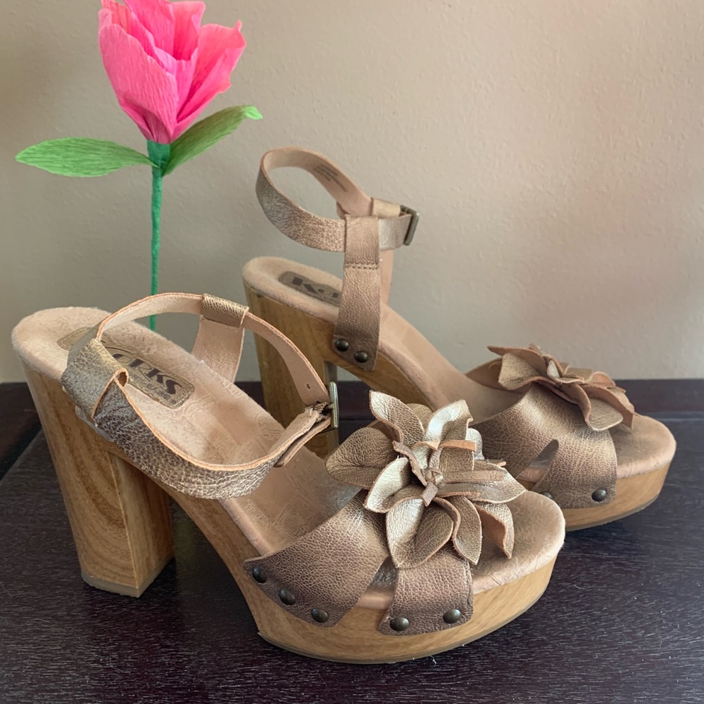 Kork-Ease leather flowery chunky platform shoe size 8